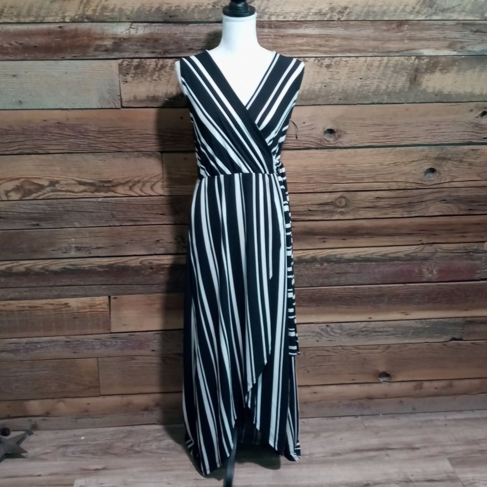 NWT Thyme + Honey Womens Size Medium Black White Attached Wrap Around Maxi